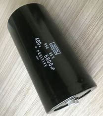 鋁電解電容器的電氣條件如何影響其維護周期？